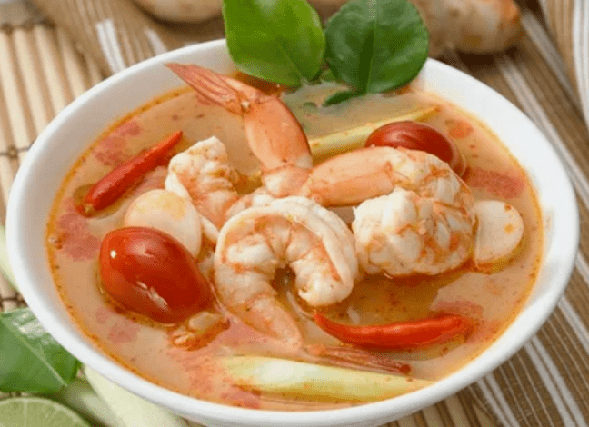 Sopa tom ñame con camarones